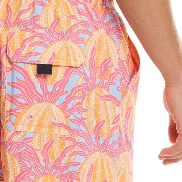 Vineyard Vines Men’s Medium Bathing Suit Sea Urchin Chappy Trunks - Picture 7 of 7